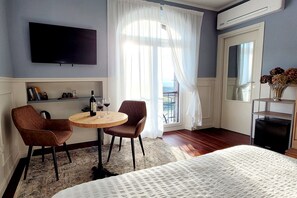 Double or Twin Room, Hill View | In-room safe, desk, free WiFi - Assiolo Relais (Dogliani)