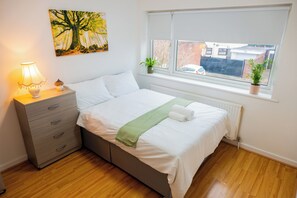 5 slaapkamers, een bureau, een strijkplank/strijkijzer, gratis wifi