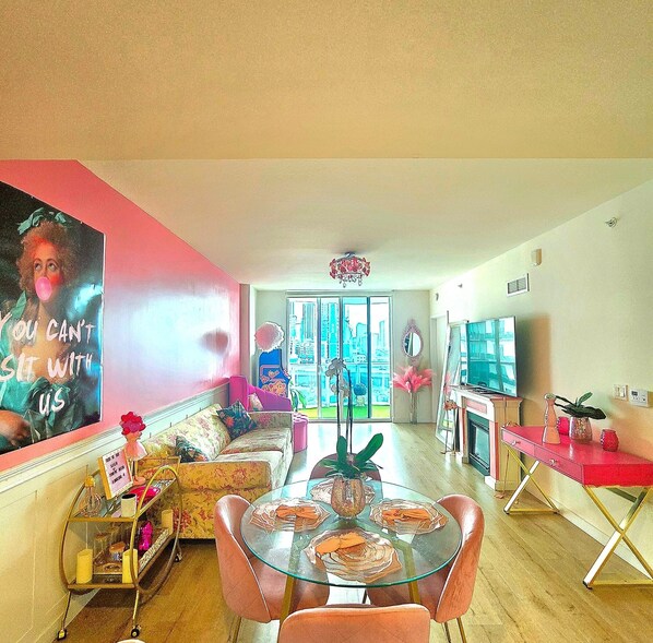 Living area - BarB&B A Pink Paradise Awaits (Miami)