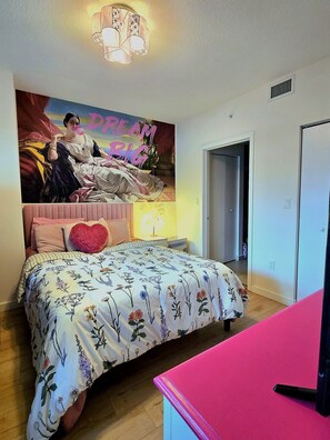 2 bedrooms, WiFi, bed sheets - BarB&B A Pink Paradise Awaits (Miami)