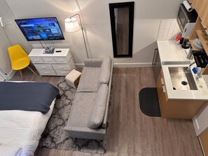 2 عدّة غرف نوم ومكواة/لوح كي وواي فاي وملاءات أسرّة