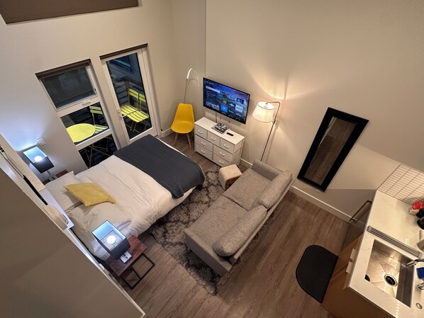 2 عدّة غرف نوم ومكواة/لوح كي وواي فاي وملاءات أسرّة