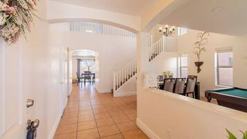 House, 5 Bedrooms, Private Pool, Pool View | Interior