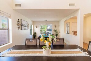 House, 5 Bedrooms, Private Pool, Pool View | Living room | Books - Luxurious Retreat - Free HTD Pool - Outdoor Fun (Casa Grande)