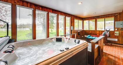 9 Mi to Spanaway Park: Home w/ Indoor Hot Tub