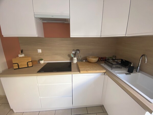 Microonde, forno, piano cottura, lavastoviglie
