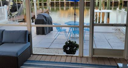 Waterfront 2BR w/ Dock, Hot Tub & Easy Ocean Access â Boaters Welcome!