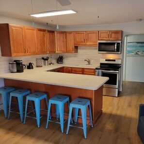 Fridge, microwave, oven, stovetop - Waterfront 2BR w/ Dock, Hot Tub & Easy Ocean Access – Boaters Welcome! (Marathon)