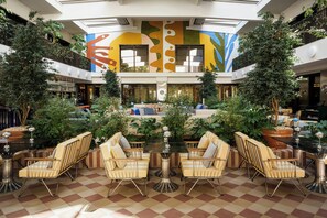 3 barer/lounger, lobbylounge og takterrassebar