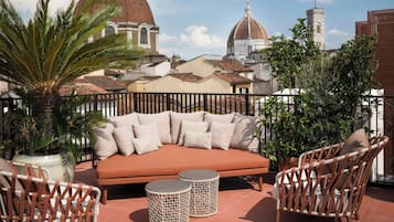 3 bar/lounge, salone nella hall, bar panoramico