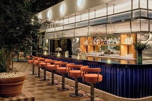 3 bars/lounges, lobby lounge, rooftop bar - W Florence (Florence)