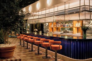 3 bars/lounges, lobby lounge, rooftop bar