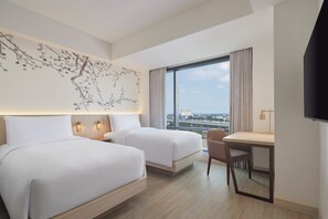 客房内保险箱、办公桌、笔记本电脑工作区、免费 WiFi