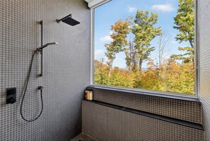 Shower, eco-friendly toiletries, hair dryer, towels - 🏔️ Chalet avec Spa & Sauna | Vue Panoramique | Proche de Tremblant (La Conception)