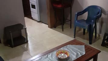 Geladeira, fogão, cooktop, cafeteira/chaleira