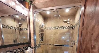 Exclusive 2 Bedroom Garden Level Apartment in Lovely Littleton Colorado!