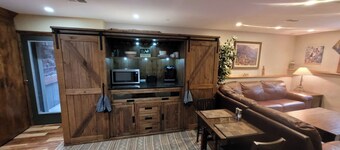 Exclusive 2 Bedroom Garden Level Apartment in Lovely Littleton Colorado!