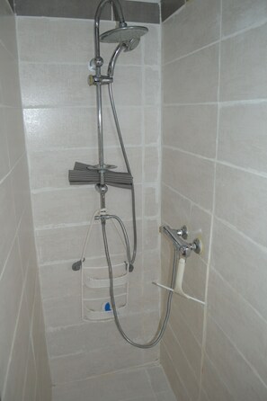 Dusche, Handtücher, Toilettenpapier