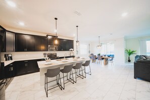 Mikrowelle, Ofen, Herdplatte, Geschirrspüler