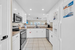 House, Multiple Beds (Paradise Palms) | Private kitchen