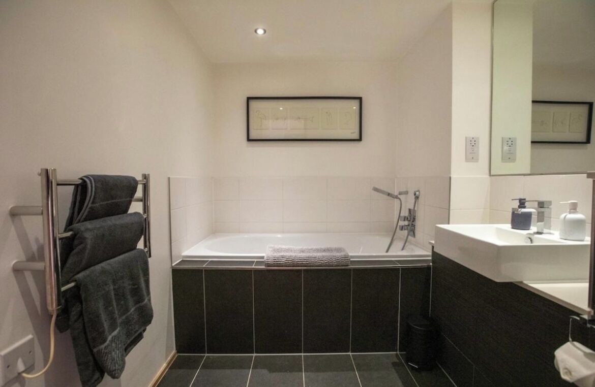 シャワー、ヘアドライヤー、ビデ、タオル