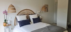 1 slaapkamer, een strijkplank/strijkijzer, wifi, beddengoed