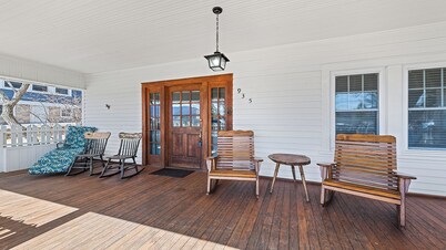 Charming 7-bedroom cottage with WiFi, AC in serene Lake Junaluska