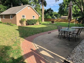 Outdoor dining - Quaint Cottage - Kansas City Area (Raytown)