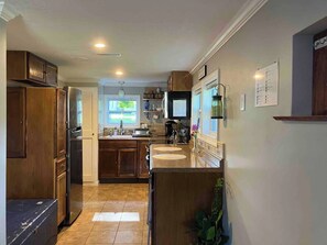 雪櫃、微波爐、焗爐、爐具