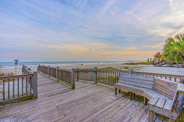Beach nearby, sun-loungers, beach towels