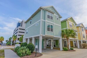 Exterior - Serene Modern Oceanview Beach Cottage- walk across the street to the beach! (Myrtle Beach)