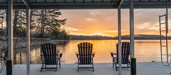 Sunkissed Shores-Rare Flat Lot w/Beautiful Views, Dock, Hot Tub