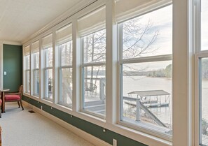 Interior - Sunkissed Shores-Rare Flat Lot w/Beautiful Views, Dock, Hot Tub (Winchester)