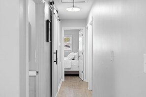 3 soverom, strykejern/-brett, reiseseng for barn og wi-fi