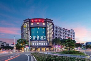 Unclassified image, 4 of 21, button - Saiyan Hotel (Zhongshan Bus Terminal) (Zhongshan)