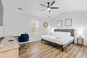 4 chambres, fer et planche à repasser, Wi-Fi, draps fournis