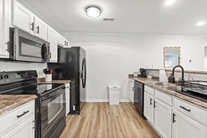 Micro-ondes, four, plaque de cuisson, lave-vaisselle