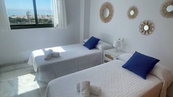 3 slaapkamers, een strijkplank/strijkijzer, gratis wifi, beddengoed