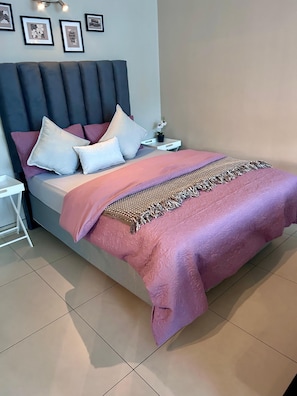 1 bedroom, iron/ironing board, WiFi, bed sheets - Charming Oasis in Town—Walk to Museums, Table Mountain Views, Cafés & Nightlife! (Cape Town)