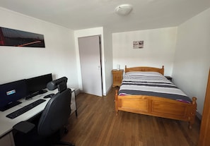 3 bedrooms, desk, iron/ironing board, travel cot