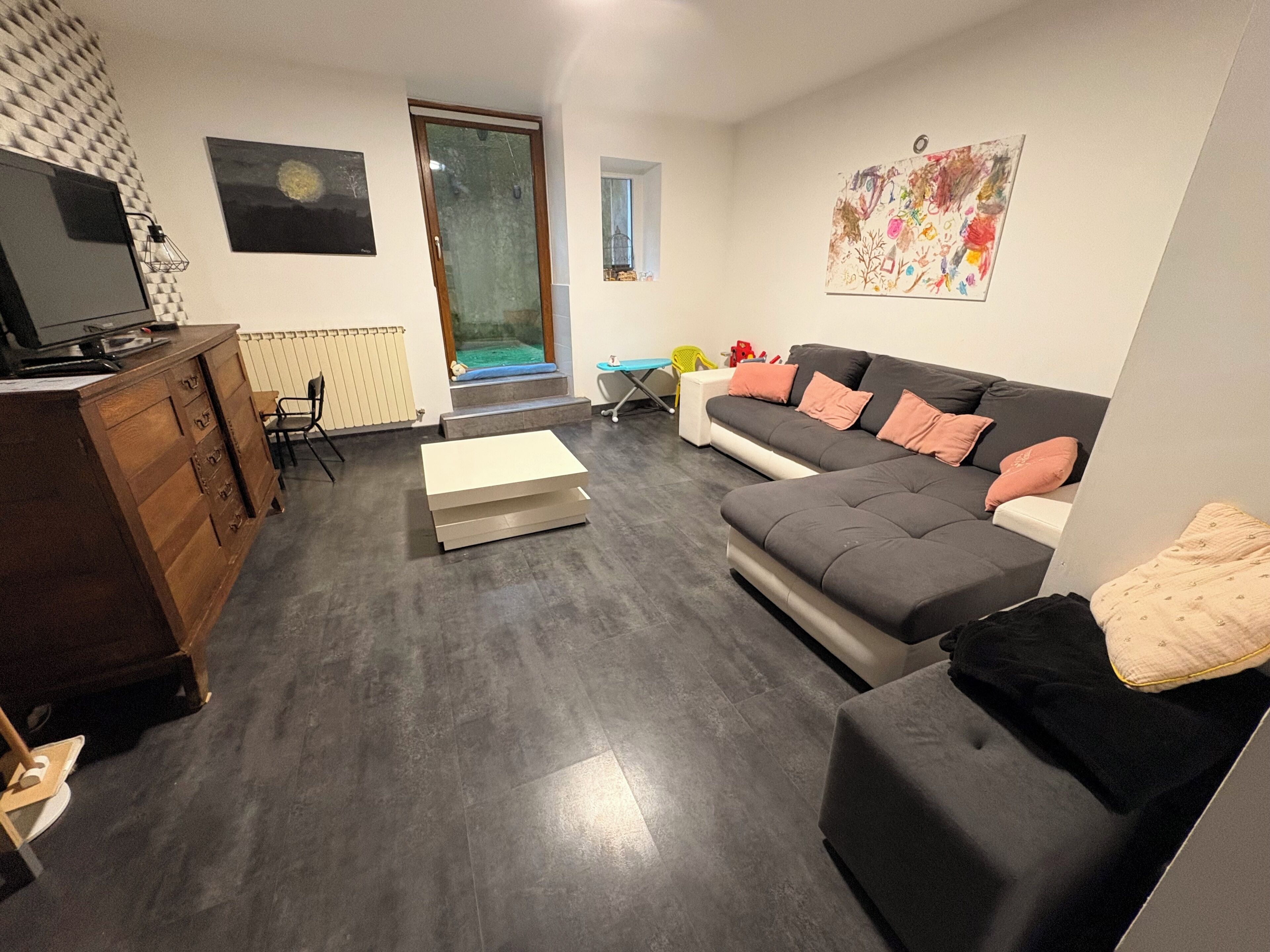 TV connectée, livres, écrans d'ordinateur, imprimantes