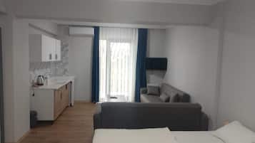 Quarto triplo família, vista para o jardim | Quartos à prova de som, Wi-Fi de cortesia