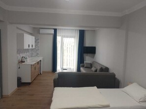 Tripla familiare, vista giardino | Insonorizzazione, Wi-Fi gratuito