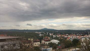 Habitación triple familiar, vistas al jardín | Terraza o patio