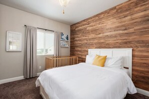 4 bedrooms, desk, iron/ironing board, travel crib