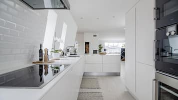 Apartment, Accessible | 4 bedrooms, Internet