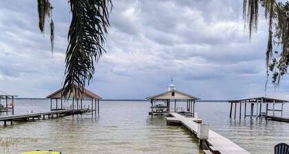 Relaxing 2-bedroom house in Lake Placid with WiFi, AC