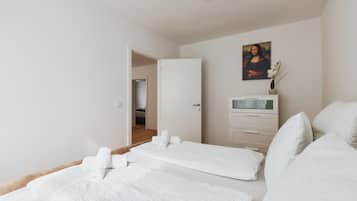 2 bedrooms, iron/ironing board, WiFi, bed sheets