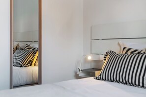 2 quartos, ferros/tábuas de passar roupa, Wi-Fi, roupa de cama