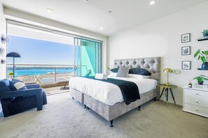 3 室のベッドルーム、アイロン / アイロン台、WiFi (無料)、ベッドシーツ